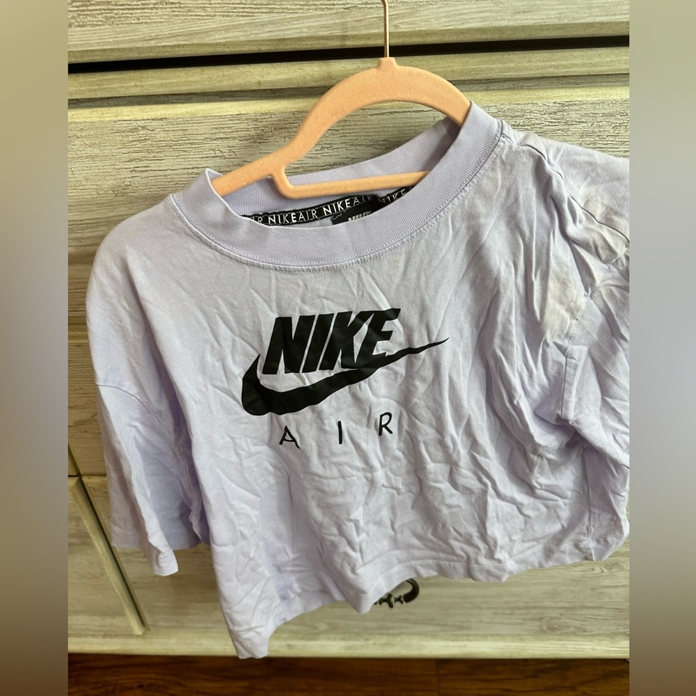 cropped nike tee